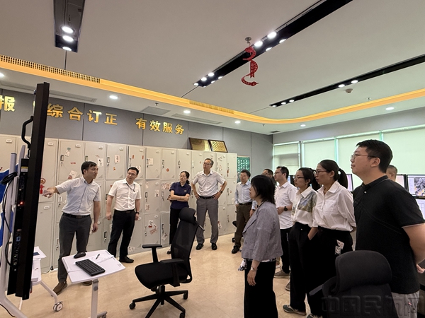 气象中心领导主持“龙舟水”天气会商1
