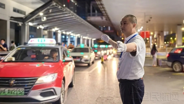 机场出租车站点保障旅客陆侧交通-善见摄2