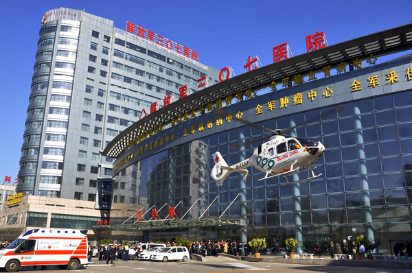 nEO_IMG_999航空医疗救援直升机将患者送达解放军307医院.jpg nEO_IMG_999航空医疗救援直升机将患者送达解放军307医院.jpg