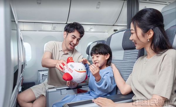 附图2:旅客乘坐海南航空航班享受温馨出行时光1